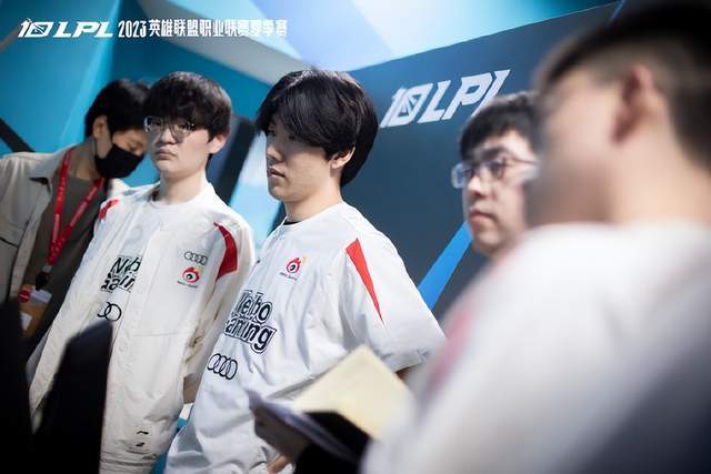 即便目前他 即便目前他